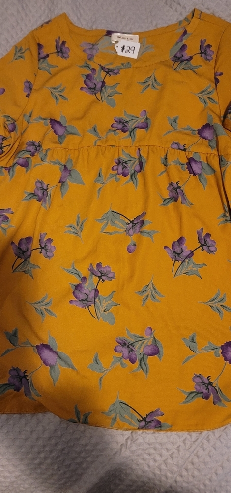 Boutique NWT tunic top size Medium